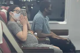 00后女孩远嫁西非，曾被传失联，回应现状：女儿已4个月，不后悔远嫁图片