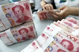 去银行存钱，该选1年期还是3年期？内部人给出建议，别再选错了！图片