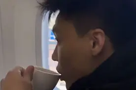 赵睿飞回黑龙江过年！和东北老乡曾凡博同机，2人均入选中国男篮图片
