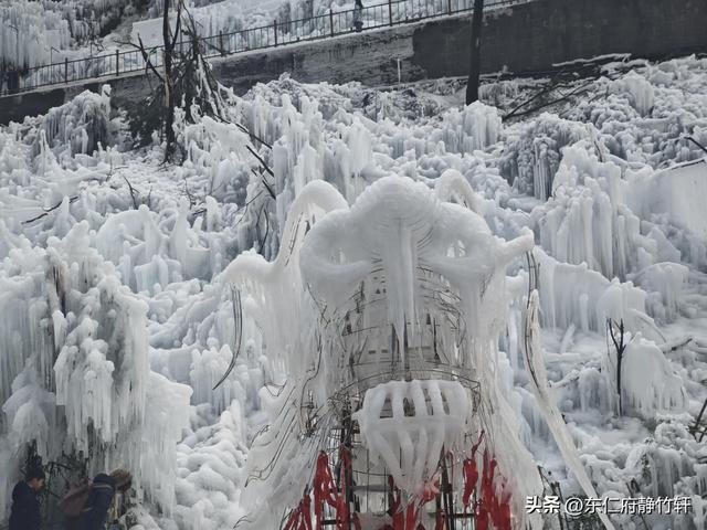 金龙峡冰崖飞瀑赋 文/李景宁