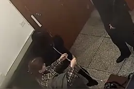 2020年富豪男追求女子无果后，将其绑架当狗养，并转走她所有积蓄图片