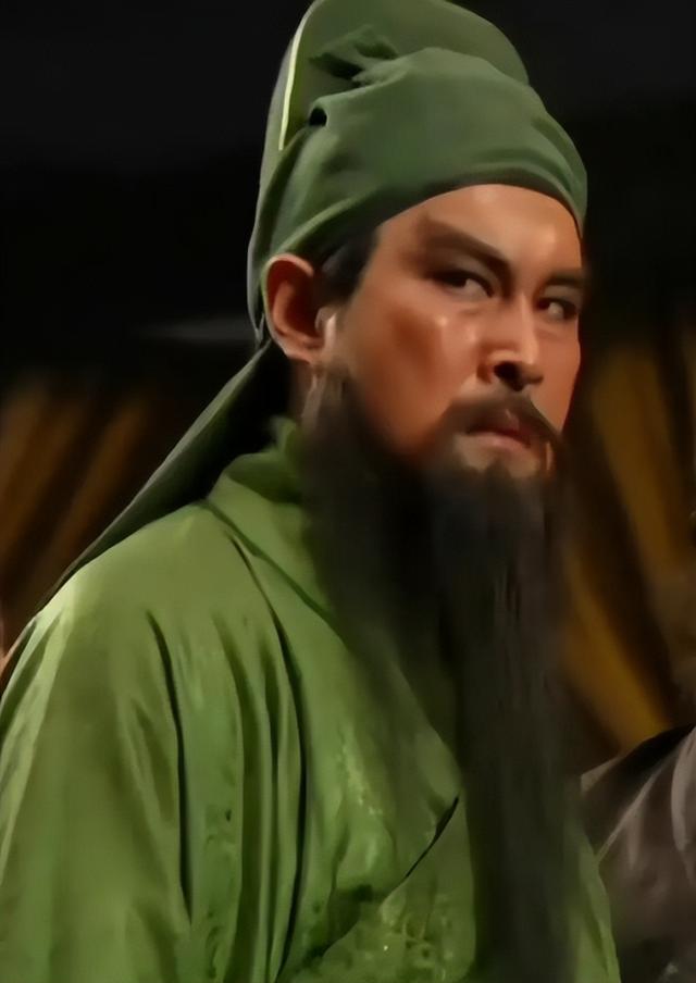 下图老三国扮演者陆树铭老师的剧照,不仅再现了卧蚕眉,丹凤眼,而且还