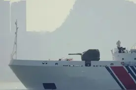仙宾礁海域，中菲四艘舰艇对峙，中国海警船76mm舰炮，该练练手了图片