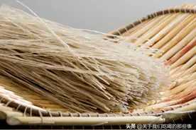 家里有粉条的，放在灶上烧一下，若是有这种情况直接扔掉，别吃了图片