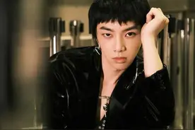 伍佰仅用一句话，令华晨宇沦为了笑柄，现在的华语乐坛还有救吗？图片