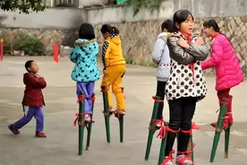 十日谈｜少年的高跷图片