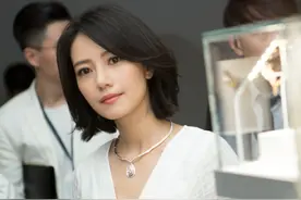 建议中年女人：换发型时，要懂得这“2不烫3不染”，才会更优雅图片