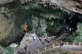 世界上最大的洞穴，据说可容72亿人，看一眼要2万，还有生命危险图片