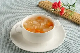 它被誉为“菌中之冠”，润燥养脾胃！咳嗽、便秘、皮肤干的人最该吃图片