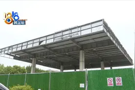 加油站施工向小区靠近 居民担心“油罐”图片