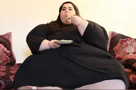 美国600斤少女长出“象腿”，五官精致似明星，减肥后被男友抛弃图片