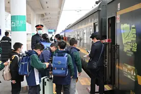 视频 | 慕了慕了！重庆这群中学生的“校车”竟是一列火车图片