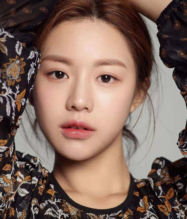 "网红脸"已过时,现在流行这3种长相,越耐看越抗老 - 冷求网