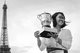 李娜：世界网坛传奇，20岁夺冠，拿1亿奖金后退役，如今过得怎样图片