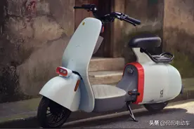 国标车没有后视镜，但有脚蹬子，没用为什么要设计？现在有答案了图片