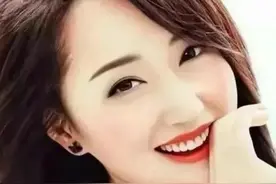 人美歌甜的杨钰莹，素有不老女神之称，楚楚动人的写真照图片
