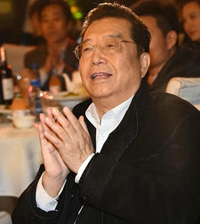李天一被维也纳学院录取，李双江举家移民美国，婴儿用品惹争议！