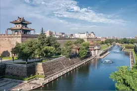 组图 | 夏日护城河 满眼绿色别样美图片