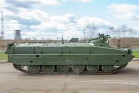 俄媒：俄国防部公布视频，俄军用缴获车辆摧毁乌军据点图片