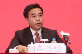 刘连舸：中国银行董事长，贪财好色，侵占儿子女友，最后妻离子散图片