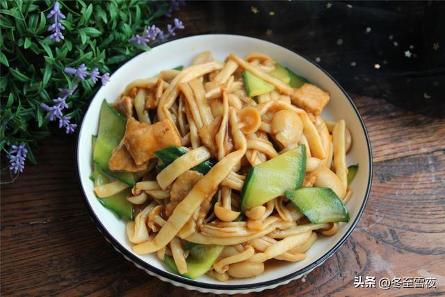 吃香菇、平菇，不如吃这蘑菇，蛋白质和氨基酸含量高，别不懂吃