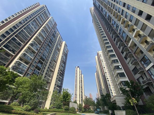 “城市买房”和“农村盖房”哪个更好？内行人直言：答案清晰明了