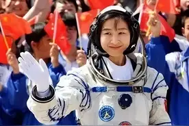 中国首位女航天员揭秘：十年时间两次升空，飞天前为丈夫留遗言图片