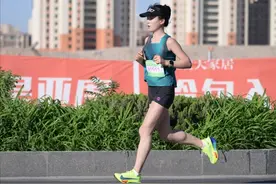 跑就行了！这些新疆跑友一直奔跑在热爱的路上图片