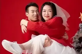 湖北34岁女子瘫痪离异后，嫁给闺蜜的儿子，网友：绝配图片