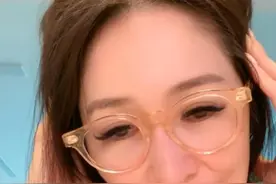 又老又凹，43岁的萧亚轩被榨干，网友：这是纵欲过度的代价图片