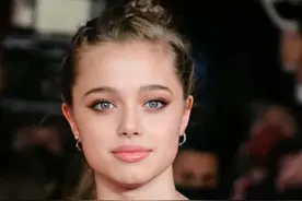 60岁的皮特依旧很帅！女儿像他也像朱莉，无论长发还是寸头都好看图片