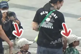 曝陈坤又秘密生俩儿子，携一家六口开心出行，本人火速回应引热议图片