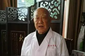 74岁老中医娶24岁女大学生为妻，遭邻居质疑，女子：我们是真爱图片
