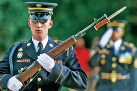 世界各国阅兵仪仗队，所使用的礼宾枪图片