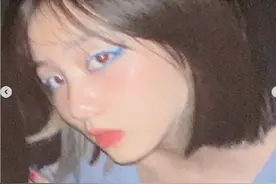 黄磊16岁大女儿气质大变，化蓝色眼线神情迷离，鼻梁突兀被猜整容图片