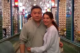 45岁港姐带俩儿子改嫁豪门，到卡塔尔看世界杯，住6亿豪宅太惬意图片