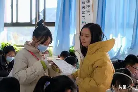 新教师法中教师的中级职称，不受岗位比例限制自然晋升，怎样理解图片