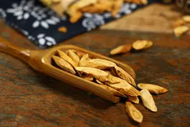 坚持喝黄芪泡水，身体会有4个好处，跟4味中药搭配效果更佳图片