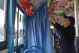 湖南长沙：168路公交司机自掏腰包，在车上打造爱心哺乳座图片