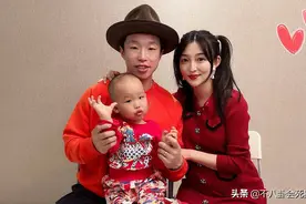 媳妇再漂亮也拯救不了！5位星二代都跟丑爸一样，妈妈毫无参与感图片