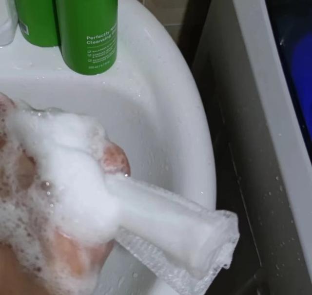 洗面奶不一定非要选贵的，这几款清洁+卸妆一步到位，好用还不贵