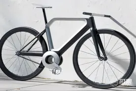 老外打造“电动死飞”！爬坡变得不费力，速度快到飞起图片