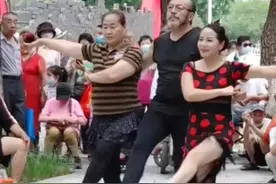 沈阳劳动公园舞王重出江湖，小白鞋为什么瑟瑟发抖？图片