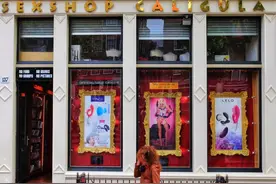 开车去欧洲第23集：在阿姆斯特丹红灯区，2名荷兰壮汉挑衅被我怼图片