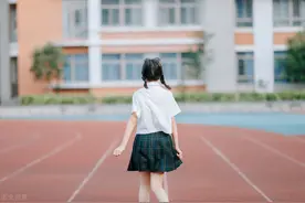 故事：分别四年再遇初恋，尴尬时他却告白说“我一直在等你”图片