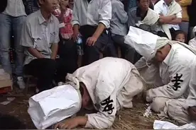为什么老人去世，越来越多的子女在葬礼上很少落泪？原因让人无奈图片