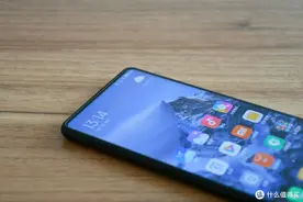 反人类设计的曲面屏手机该贴什么膜？图片