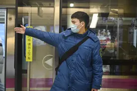 为啥这趟车开不起走了？背后是……图片