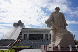 永恒的铁人——王进喜著名雕塑背后的故事图片