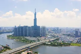 日本越南厨师对决：20斤重比目鱼谁做得更好吃？还好没有中国厨师图片